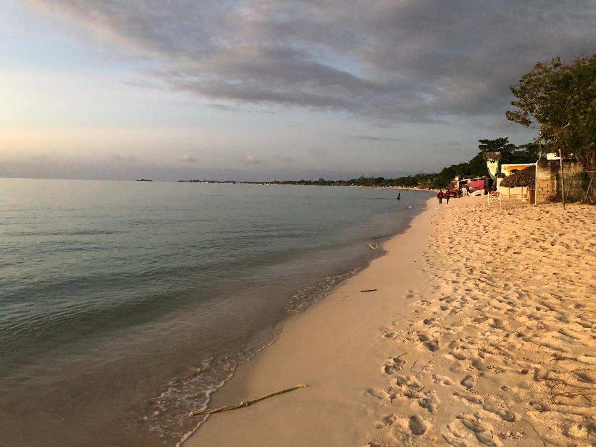 Marriott White Sands, Beachfront Condo At Negril Beach Club Exterior photo