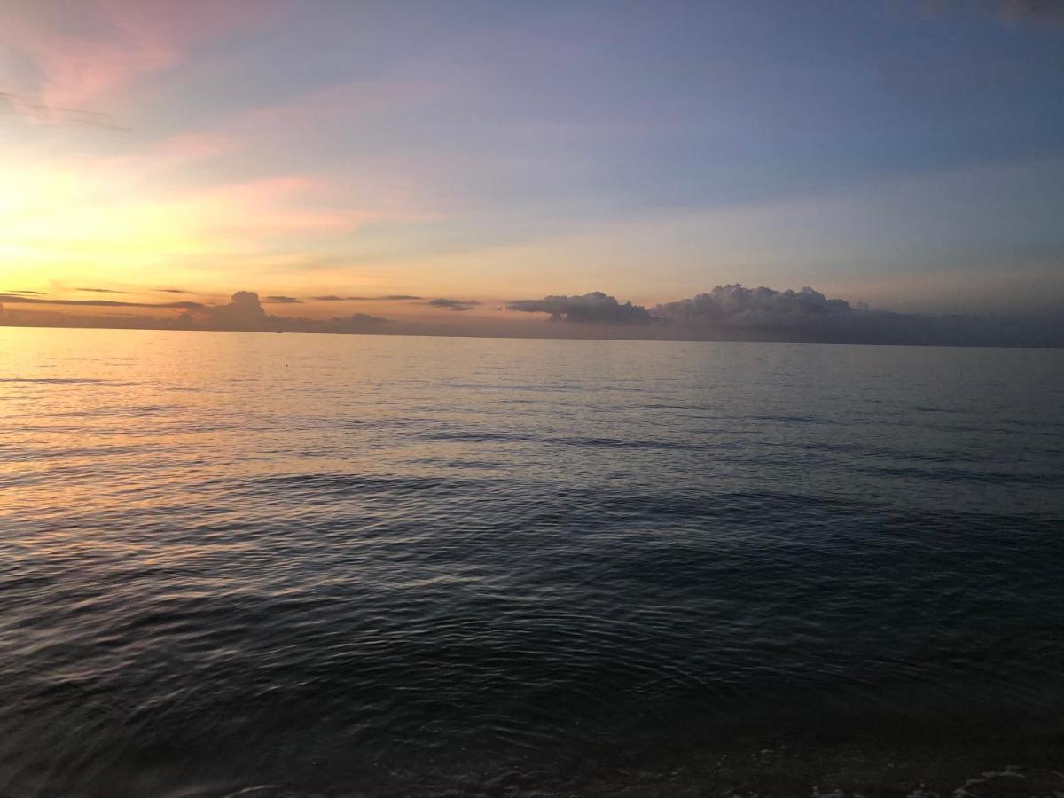 Marriott White Sands, Beachfront Condo At Negril Beach Club Exterior photo