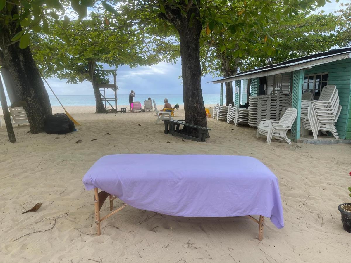 Marriott White Sands, Beachfront Condo At Negril Beach Club Exterior photo