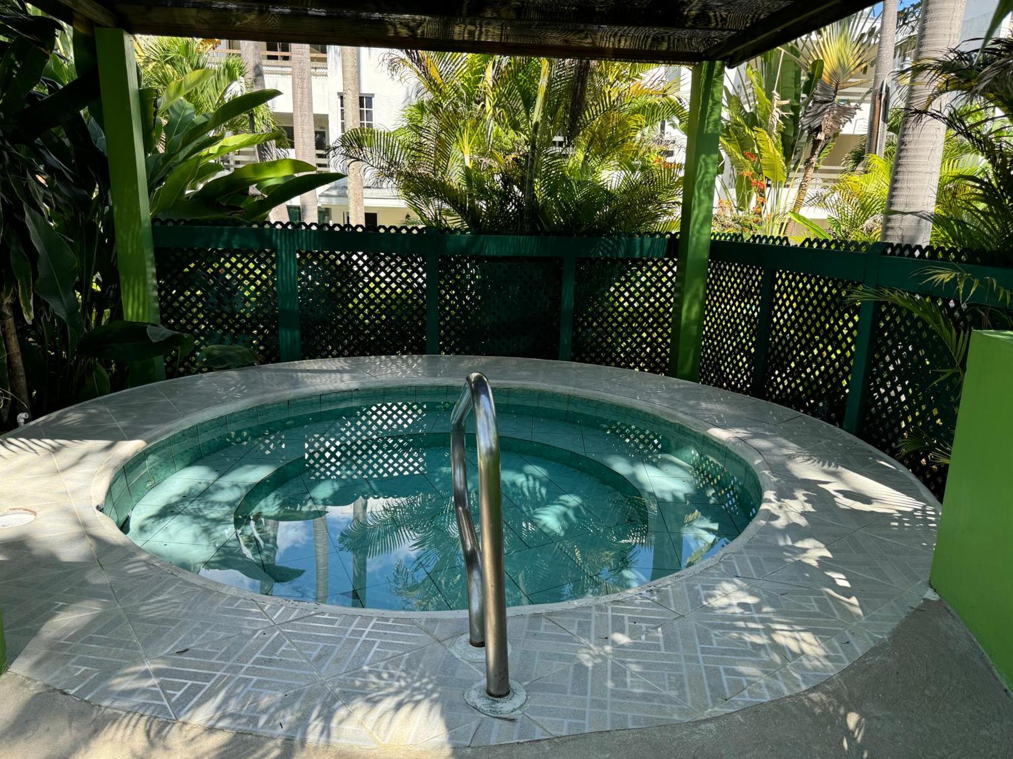 Marriott White Sands, Beachfront Condo At Negril Beach Club Exterior photo