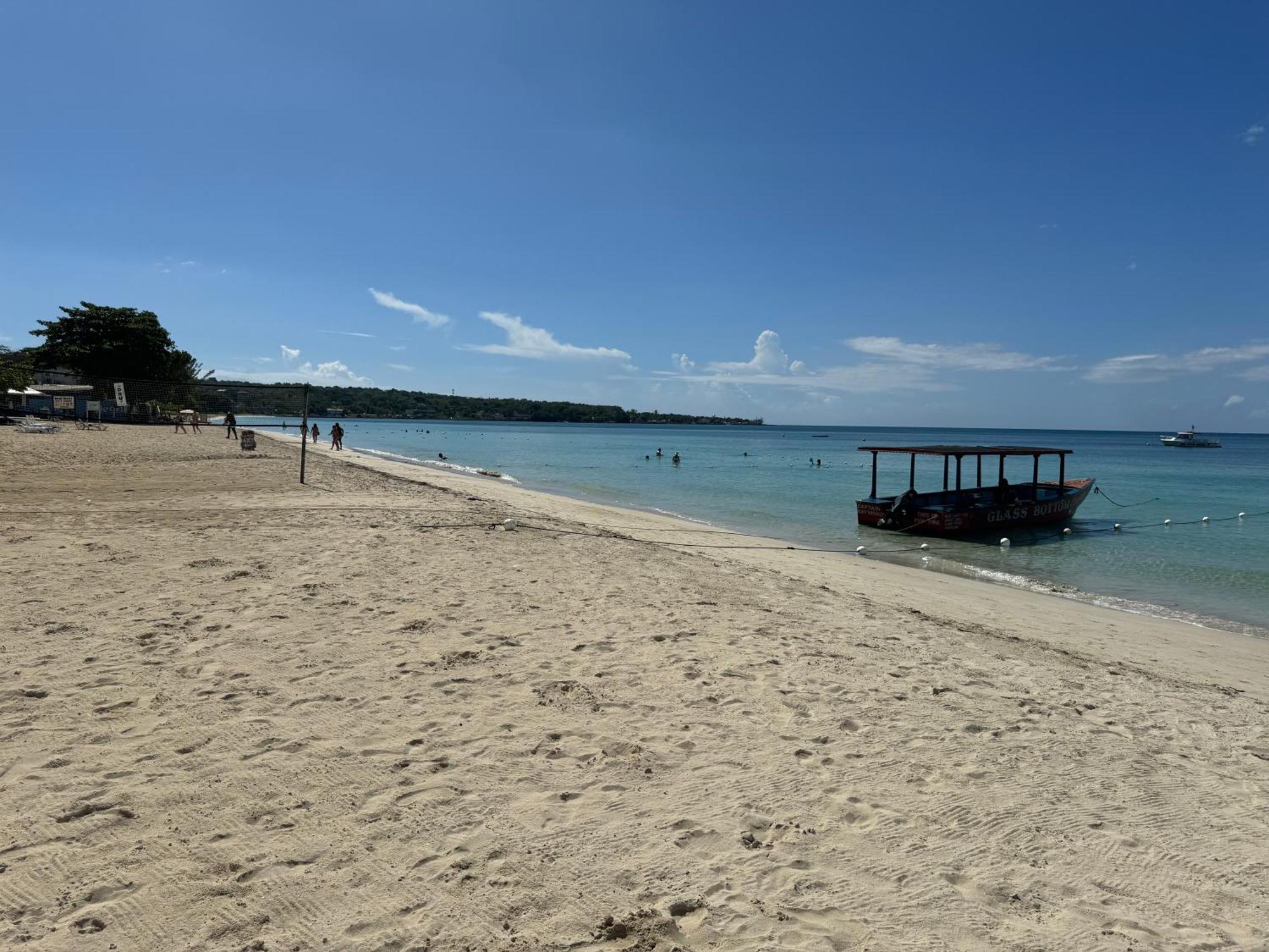 Marriott White Sands, Beachfront Condo At Negril Beach Club Exterior photo